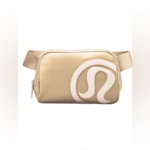 Lululemon Everywhere Belt Bag in Trench/White Opal!🔥 - Picture 4 of 10